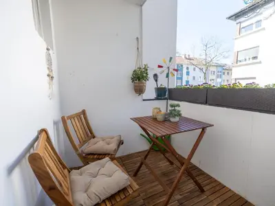 Ein Balkon oder eine Terrasse in der Unterkunft 56qm Erdgeschoss-Wohnung zentral in Bochum Ehrenfeld mit Balkon - Friederika II