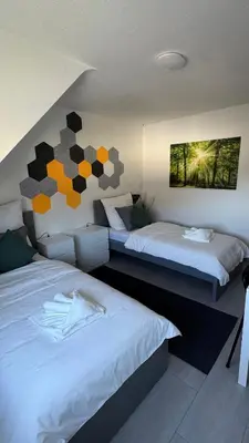 Ein Bett oder Betten in einem Zimmer der Unterkunft DUTTI'S HOME - Apartment A l 2 rooms l 4 Beds l TV l WIFI l Kitchen l Parking l Autobahn
