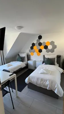 Ein Bett oder Betten in einem Zimmer der Unterkunft DUTTI'S HOME - Apartment A l 2 rooms l 4 Beds l TV l WIFI l Kitchen l Parking l Autobahn