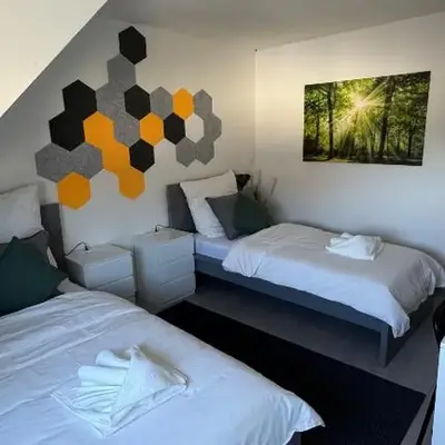 DUTTI'S HOME - Apartment A l 2 rooms l 4 Beds l TV l WIFI l Kitchen l Parking l Autobahn