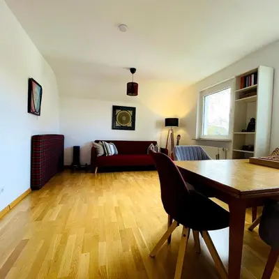 Ein Sitzbereich in der Unterkunft Gemütliche Yoga-Wohnung, Ruhig, City & Stadionnähe