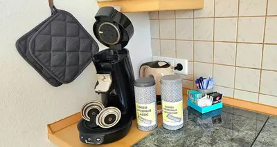 Kaffee-/Teezubehör in der Unterkunft Gemütliche Dachgeschoßwohnung mit Balkon in Dortmund