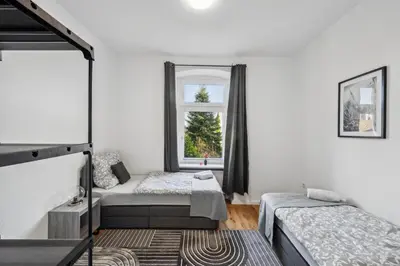 Ein Bett oder Betten in einem Zimmer der Unterkunft Wupper Home I, Top Lage Ideal für Geschäftsleute, Monteure, Familien, 3 Zimmer, Smart-TV