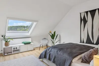 Ein Bett oder Betten in einem Zimmer der Unterkunft Dachgeschoss Traum Wohnung Ronsdorf 3 Zimmer