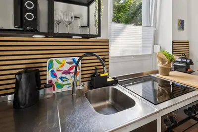 Küche/Küchenzeile in der Unterkunft Stylisches Apartment Königshöhe mit Parkplatz # NEU