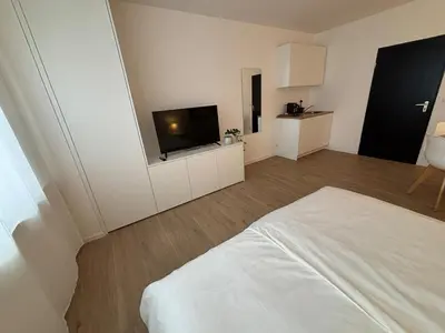 Ein Bett oder Betten in einem Zimmer der Unterkunft Great Location Airport Exhibition Center Downtown
