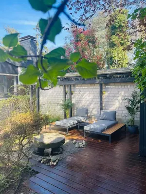 Ein Garten an der Unterkunft Charmantes Haus mit Gartenoase