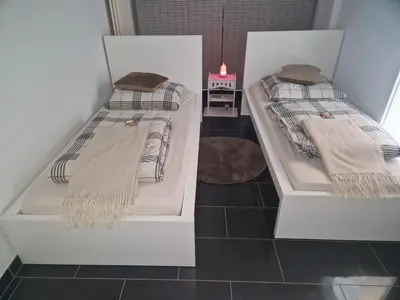 Ein Bett oder Betten in einem Zimmer der Unterkunft Zentrales City-Apartment mit Garage und Arbeitsplatz geeignet für Business und Familie