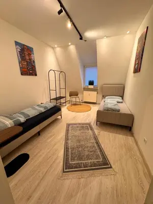 Ein Bett oder Betten in einem Zimmer der Unterkunft A&V Apartments Tiger Nähe Stadion