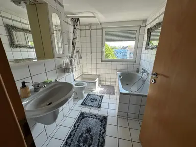 Ein Badezimmer in der Unterkunft Monteurswohnung am Schloss 4