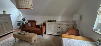 Ein Sitzbereich in der Unterkunft Ferienwohnung Sonnenhof - Remscheid - Garten - Parken - Küche - Nähe Vaillant, Sana-Klinikum, Schloss Burg!