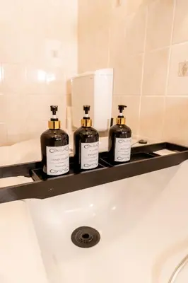 Ein Badezimmer in der Unterkunft M House HA Ruhiges City Zimmer & Self Check-in