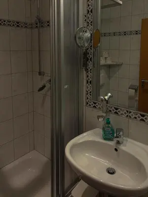 Ein Badezimmer in der Unterkunft Stadthotel Kolpinghaus - Vier Ecken
