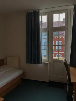 Ein Bett oder Betten in einem Zimmer der Unterkunft Stadthotel Kolpinghaus - Vier Ecken