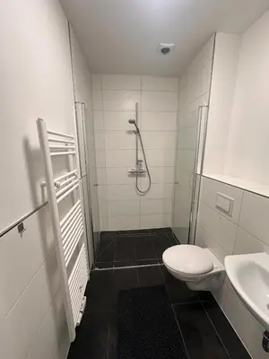 Ein Badezimmer in der Unterkunft Frisch renovierte Wohnung