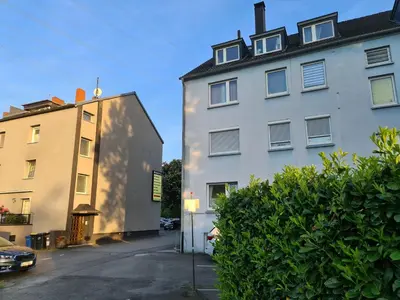 Das Gebäude in dem sich das Privatzimmer befindet