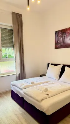 Ein Bett oder Betten in einem Zimmer der Unterkunft Perfect for fans and travelers