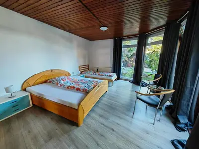 Ein Bett oder Betten in einem Zimmer der Unterkunft Quiet little house with seperate entrance