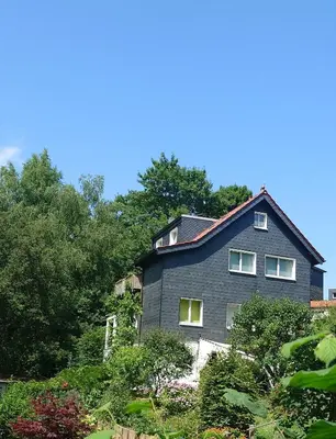 Ein Garten an der Unterkunft Bergisch Grün