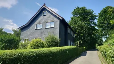 Das Gebäude in dem sich die Ferienwohnung befindet