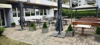 Ein Restaurant oder anderes Speiselokal in der Unterkunft Bach's Restaurant Bar Hotel