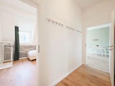 Ein Bett oder Betten in einem Zimmer der Unterkunft Tolstov Apartments - 4 Room Apartment - Maisonette - Balcony - 20 Min Messe DUS and Old Town DUS