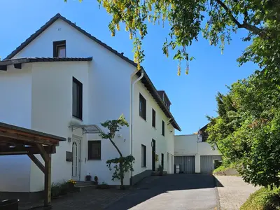 Das Gebäude in dem sich die Ferienwohnung befindet