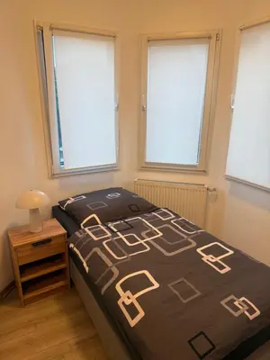 Ein Bett oder Betten in einem Zimmer der Unterkunft Über den Dächern von Werne - Balkon, WLAN, TV und Küche - Möller