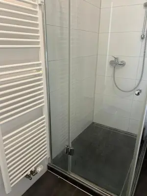 Ein Badezimmer in der Unterkunft 1 Zimmer Wohnung Nähe Düsseldorf Zentrum