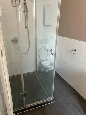 Ein Badezimmer in der Unterkunft 1 Zimmer Wohnung Nähe Düsseldorf Zentrum