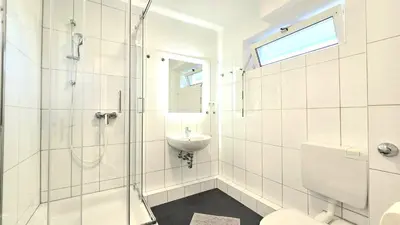 Ein Badezimmer in der Unterkunft Modern 2-Room Apartment with Free Parking & Free Wi-Fi in Iserlohn - SW01