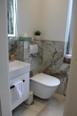 Ein Badezimmer in der Unterkunft Dimi Living Oberhausen & mit Küche