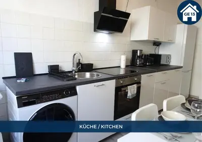 Küche/Küchenzeile in der Unterkunft RtR Gelsenkirchen - Bis 10 Personen - Einzelzimmer - Voll ausgestattet - Garten - SMART TV - WIFI