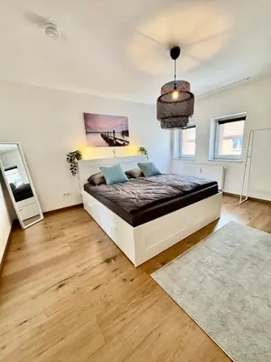 Ein Bett oder Betten in einem Zimmer der Unterkunft FeWo-Palmtrees 4 - Große moderne 2 Zimmerwohnung mit Süd-West Balkon in Gladbeck-Mitte Nähe Movie Park und Arena AufSchalke