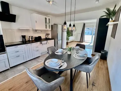 Küche/Küchenzeile in der Unterkunft FeWo-Palmtrees 4 - Große moderne 2 Zimmerwohnung mit Süd-West Balkon in Gladbeck-Mitte Nähe Movie Park und Arena AufSchalke