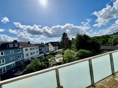 Ein Balkon oder eine Terrasse in der Unterkunft FeWo-Palmtrees 4 - Große moderne 2 Zimmerwohnung mit Süd-West Balkon in Gladbeck-Mitte Nähe Movie Park und Arena AufSchalke