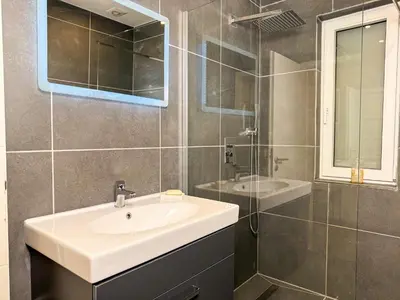 Ein Badezimmer in der Unterkunft Ruhr Business Apartments Essen Apartment mit 8 Einzelbetten Privat Parkplatz