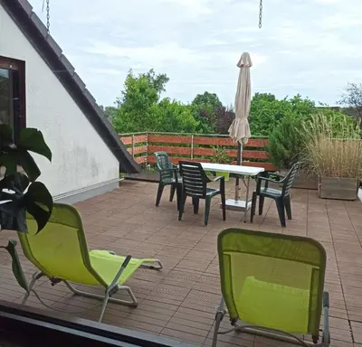 Ein Balkon oder eine Terrasse in der Unterkunft Gemütliche Ferienwohnung mit großer Dachterasse in gehobener Wohngegend