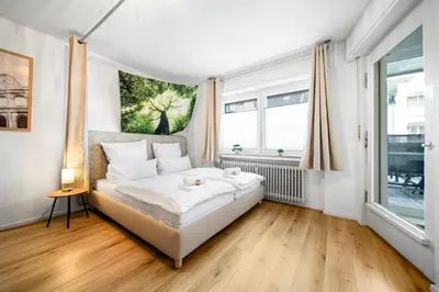 Ein Bett oder Betten in einem Zimmer der Unterkunft Design-Wohnung I Balkon I sehr zentral I Küche
