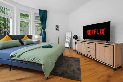 TV/Unterhaltungsangebot in der Unterkunft Moderne Suite bis zu 6 Personen - Central- free Parking - 3 Bedrooms - Netflix - Smart Home
