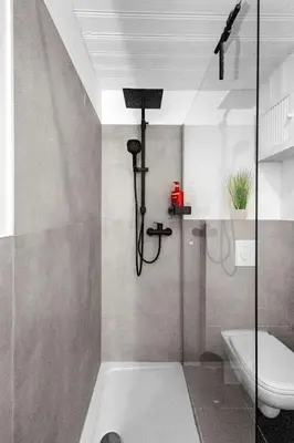 Ein Badezimmer in der Unterkunft Moderne Suite bis zu 6 Personen - Central- free Parking - 3 Bedrooms - Netflix - Smart Home