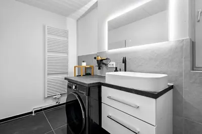 Küche/Küchenzeile in der Unterkunft Moderne Suite bis zu 6 Personen - Central- free Parking - 3 Bedrooms - Netflix - Smart Home