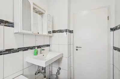Ein Badezimmer in der Unterkunft Velbert, gute Lage, Ideal für Geschäftsleute, Monteure, Messegäste, 3 Schlafzimmer, SmartTV