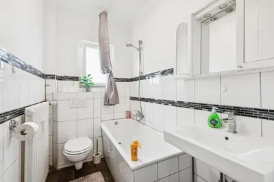 Ein Badezimmer in der Unterkunft Velbert, gute Lage, Ideal für Geschäftsleute, Monteure, Messegäste, 3 Schlafzimmer, SmartTV