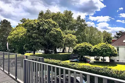 Ein Garten an der Unterkunft Neues Ruhrtal Apartment 4 mit Balkon