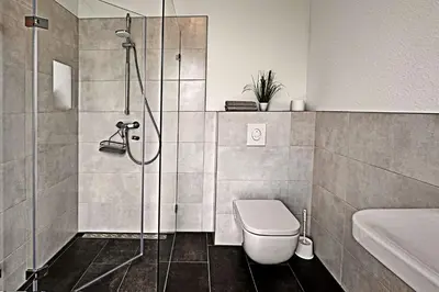 Ein Badezimmer in der Unterkunft Neues Ruhrtal Apartment 4 mit Balkon