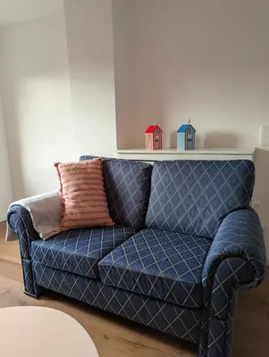 Ein Sitzbereich in der Unterkunft Cozy attic apartment