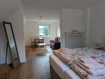 Ein Bett oder Betten in einem Zimmer der Unterkunft Cozy attic apartment
