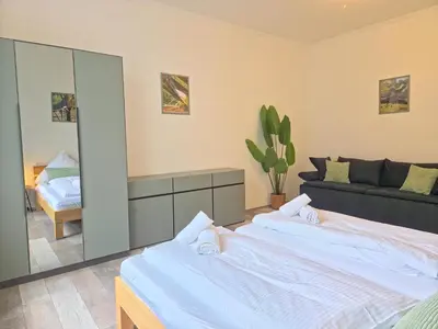 Ein Bett oder Betten in einem Zimmer der Unterkunft Ideal für Familien & Business - 3 SZ - zentral Wuppertal - Nähe Köln & DUS - 240 cm Esstisch