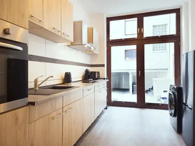 Küche/Küchenzeile in der Unterkunft Ideal für Familien & Business - 3 SZ - zentral Wuppertal - Nähe Köln & DUS - 240 cm Esstisch